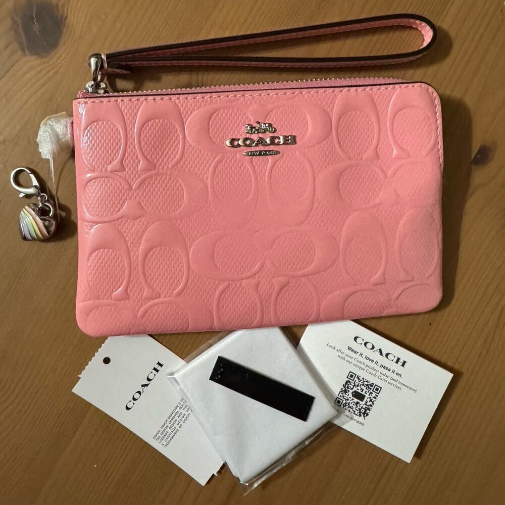 NWT ❤️ Coach Corner Zip Wristlet In Signature Leather With Heart Charm - Picture 4 of 10